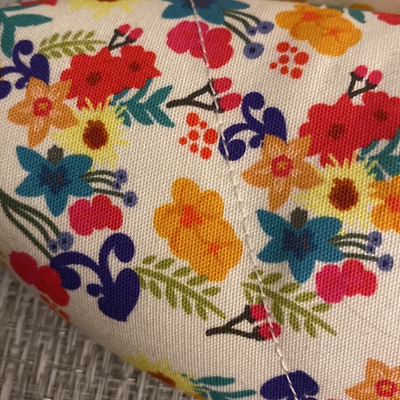 NWT Toms floral 8.5 - Picture 5 of 7